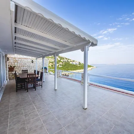 Deniz Villa *